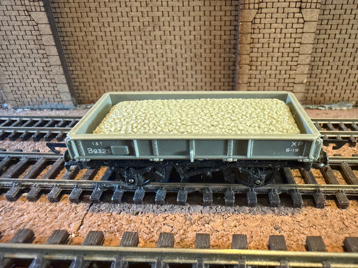 Tri-ang T.273 (TT) British Railways 13T Low-sided Wagon No.B9325 with Granite Chip Load