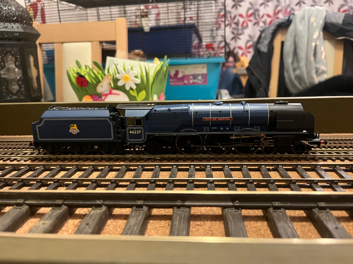 Hornby (OO) Ex LMS 8P ‘Princess Coronation’ No.46237 “City Of Bristol” in British Railways Express Blue (Shed Code 1B Camden Depot) DCC Ready