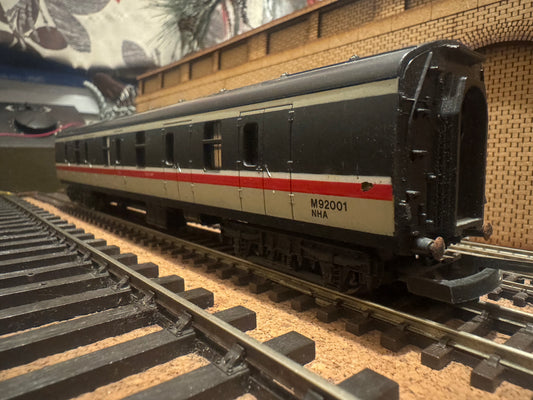 Lima 305373 (OO) British Railways MK1 NHA Van No.92001 in BR Intercity Executive Livery 