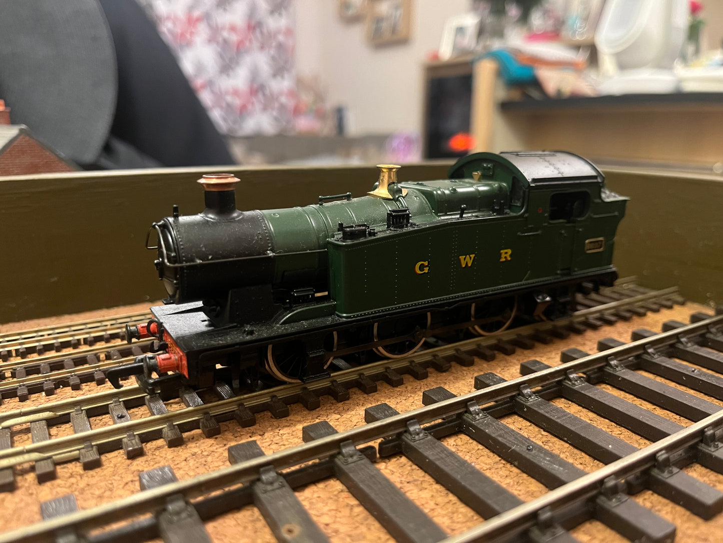 Mainline (OO) Great Western Railway, 66xx ’Taff Tank’ No.6697 in GWR unlined Brunswick Green