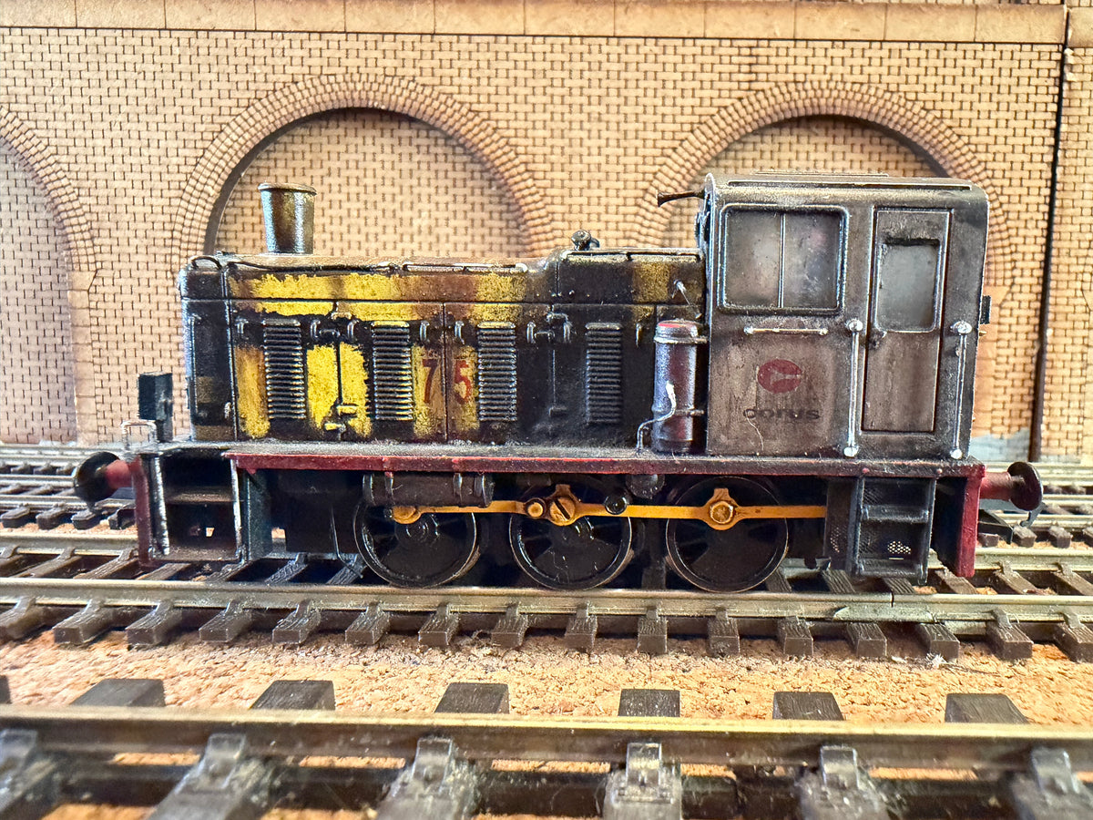 Bachmann 31-362B (OO) Ex British Railways 03 Diesel Mechanical Shunter No.75 in extremely heavily weathered Corus livery. DCC Ready 