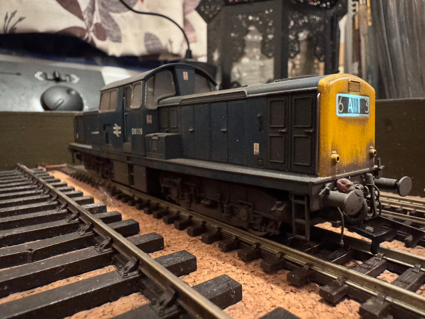Heljan 17021 (OO) British Railways Class 17, No.D8529 in Pre TOPS Heavily Weathered BR Blue and Full Yellow ends. DCC Ready. 