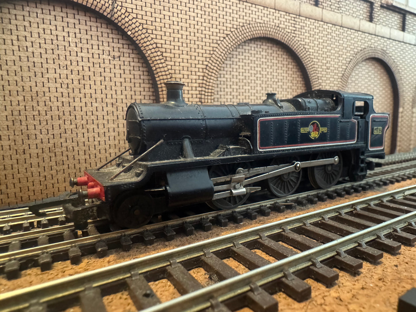 Tri-ang TT99 (TT) Ex GWR 41xx ‘Large Prairie’ No.6157 in Lined BR Black 