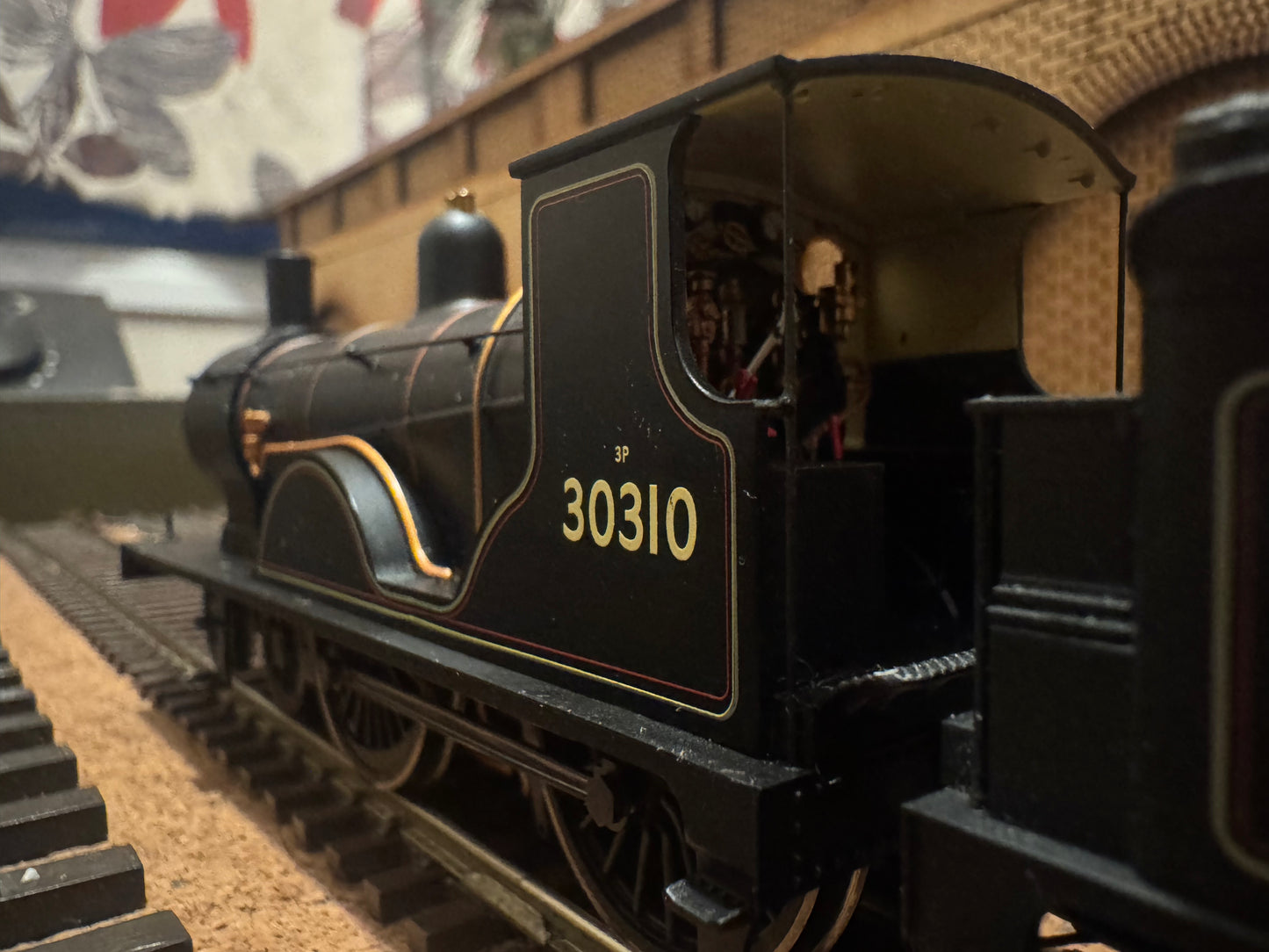 Hornby R2713 (OO) Ex LSWR / SR Drummond T9 ‘Greyhound’ No.30310 in British Railways Lined Black. (Shed Code 71B, Bournemouth Depot) DCC Ready 