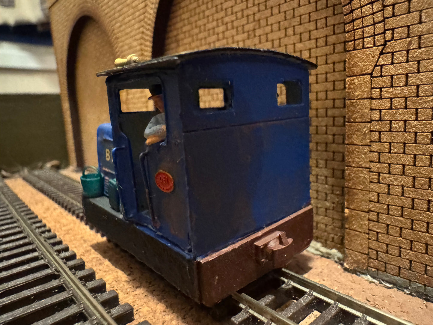 Tomytec / Unknown (OO9) Freelance Narrow Gauge Diesel Shunter 