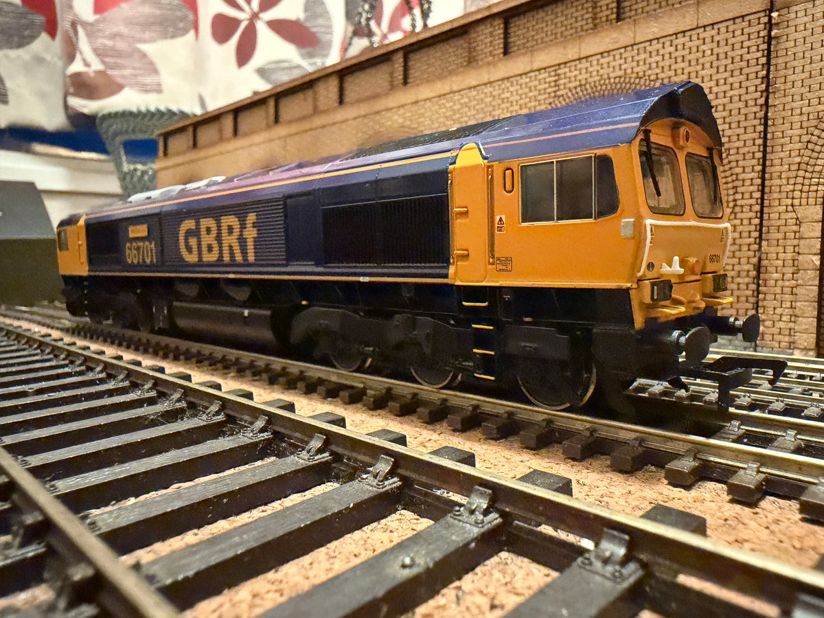 Bachmann 32-727 (OO) General Motors / GBRf, Class 66 No.66701 “Whitemoor” in GBRf Blue & Yellow. DCC Ready