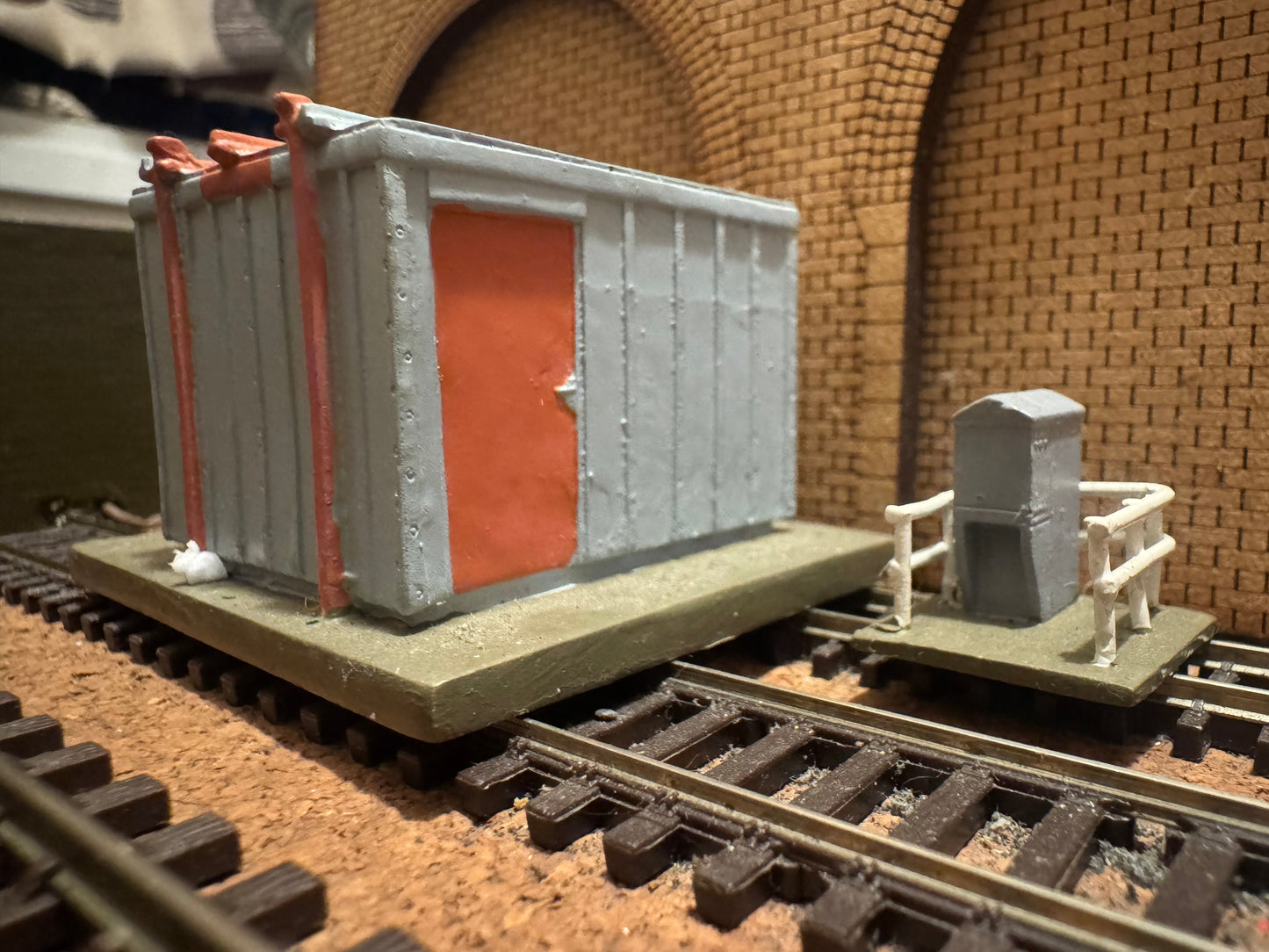 Hornby Skaledale R8675 (OO) Modern Lineside Hut & AWS Box Set 