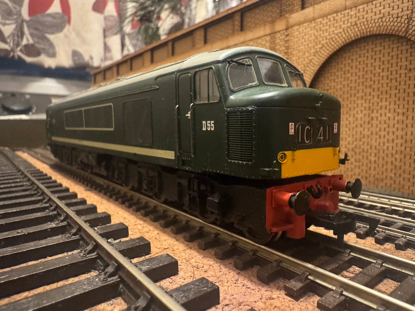 Bachmann 32-678DS (OO) British Railways Sulzer Type 4 [Class 45] ‘Peak’ No.D55 in BR Green and small yellow ends. DCC Sound Ready 