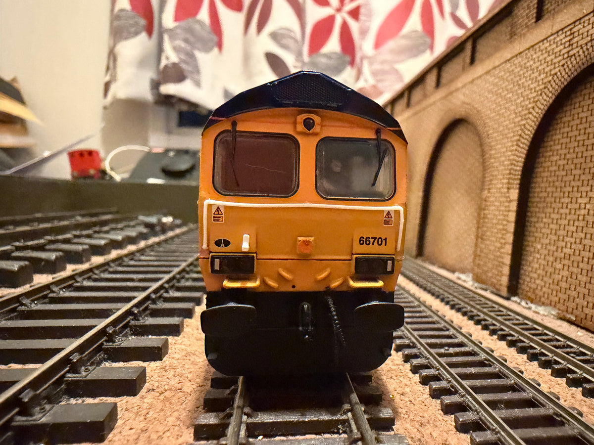 Bachmann 32-727 (OO) General Motors / GBRf, Class 66 No.66701 “Whitemoor” in GBRf Blue & Yellow. DCC Ready