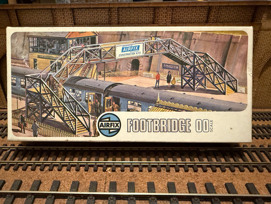Airfix 02601-3 (OO) Double Track Footbridge Kit
