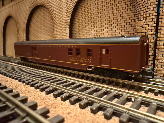 Con-Cor #0001-04022A (N Scale) Norfolk Southern 85ft Mail and Luggage Car No.96 in NS Maroon. £12