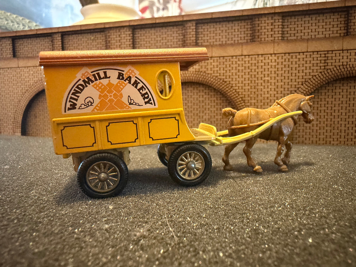 Busch Automodelle 44930 (1:87 / HO) Heuwagen / Horse & Wagon in Windmill Bakery Colours