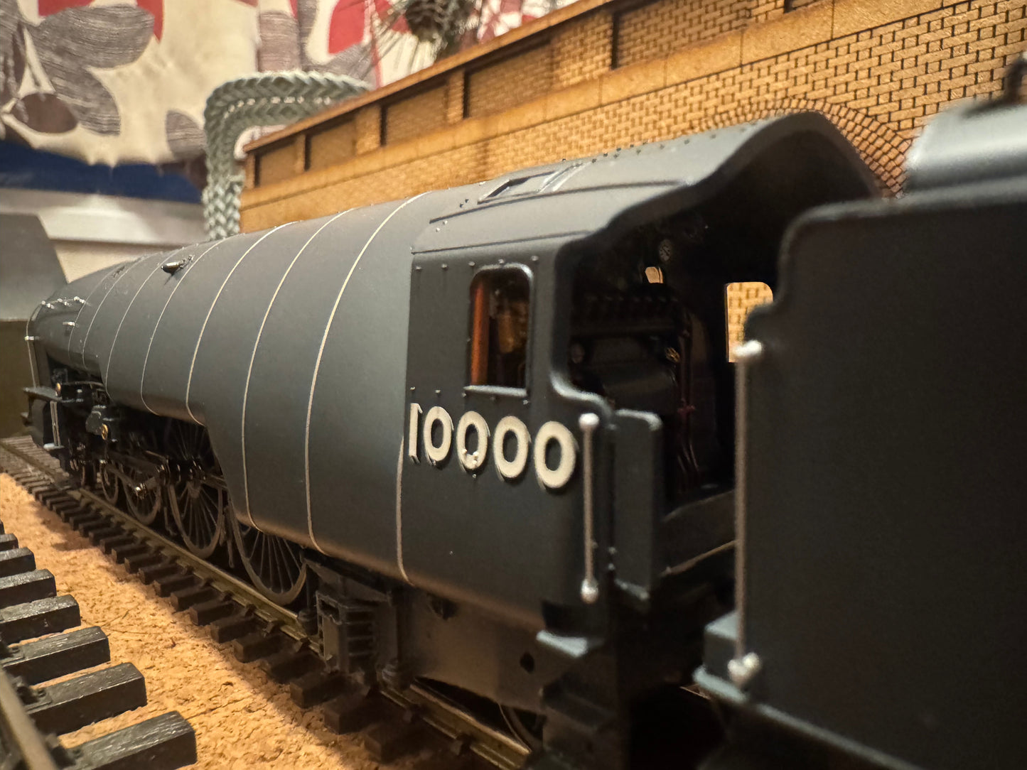 Hornby R3840 (OO) London North Eastern Railway W1 No.10000 ‘Hush Hush’ in LNER Experimental Dark Grey. DCC Ready 