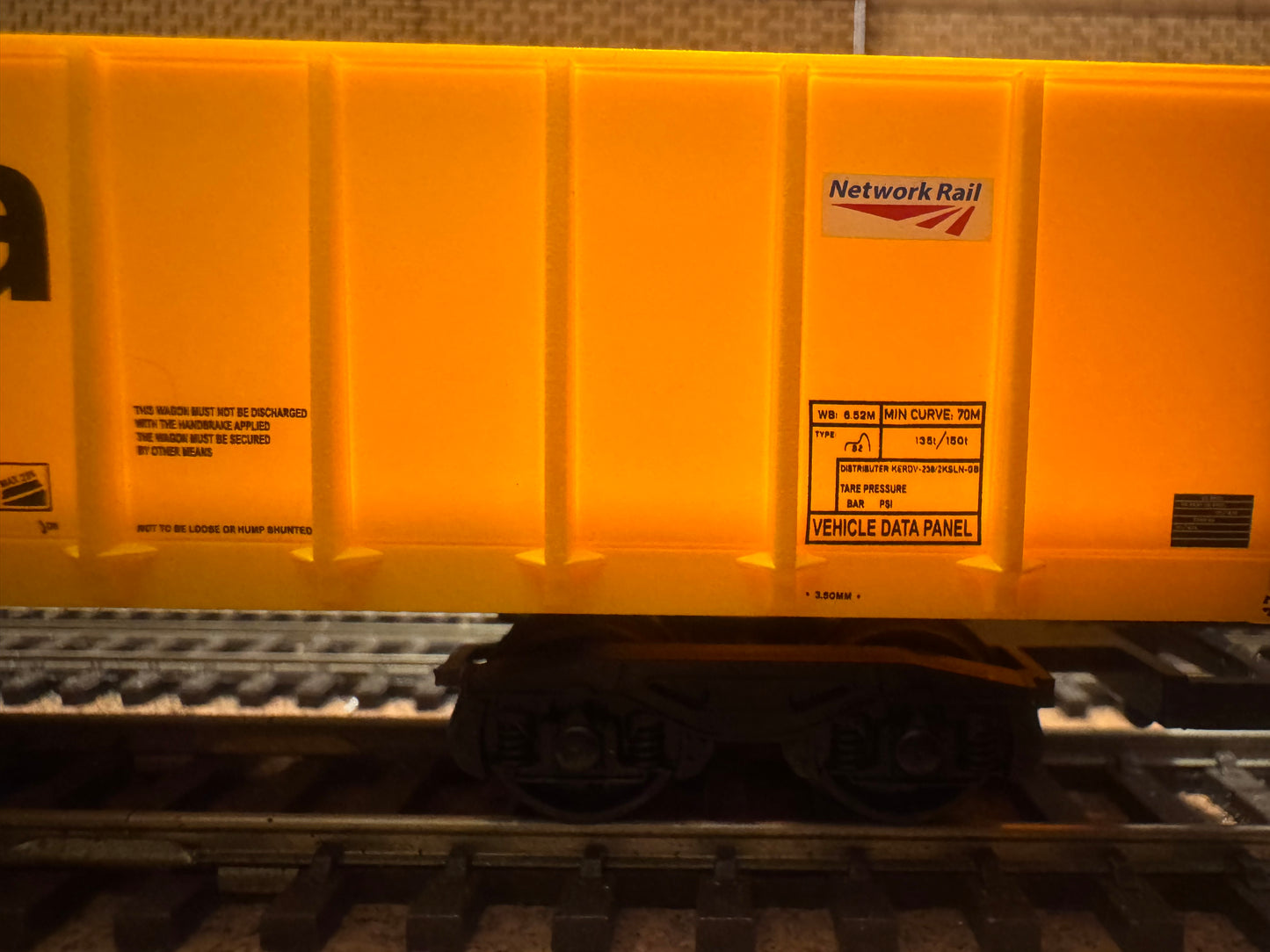 Hornby Railroad R60311 (OO) Wascosa JNA Bogie Tippler No.81 70 5932 170-0 in Wascosa / Network Rail Livery 