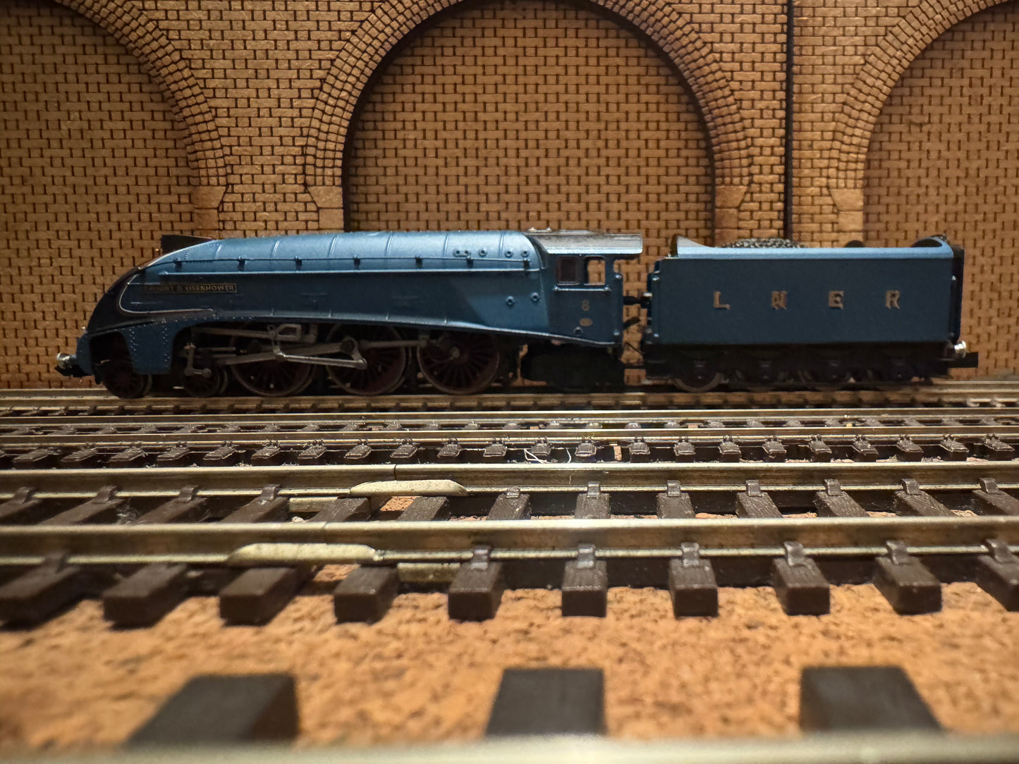 Dapol ND128H (N Gauge) London North Eastern Railway, A4 No.8 "Dwight D. Eisenhower" in Postwar LNER Garter Blue. DCC Ready. 