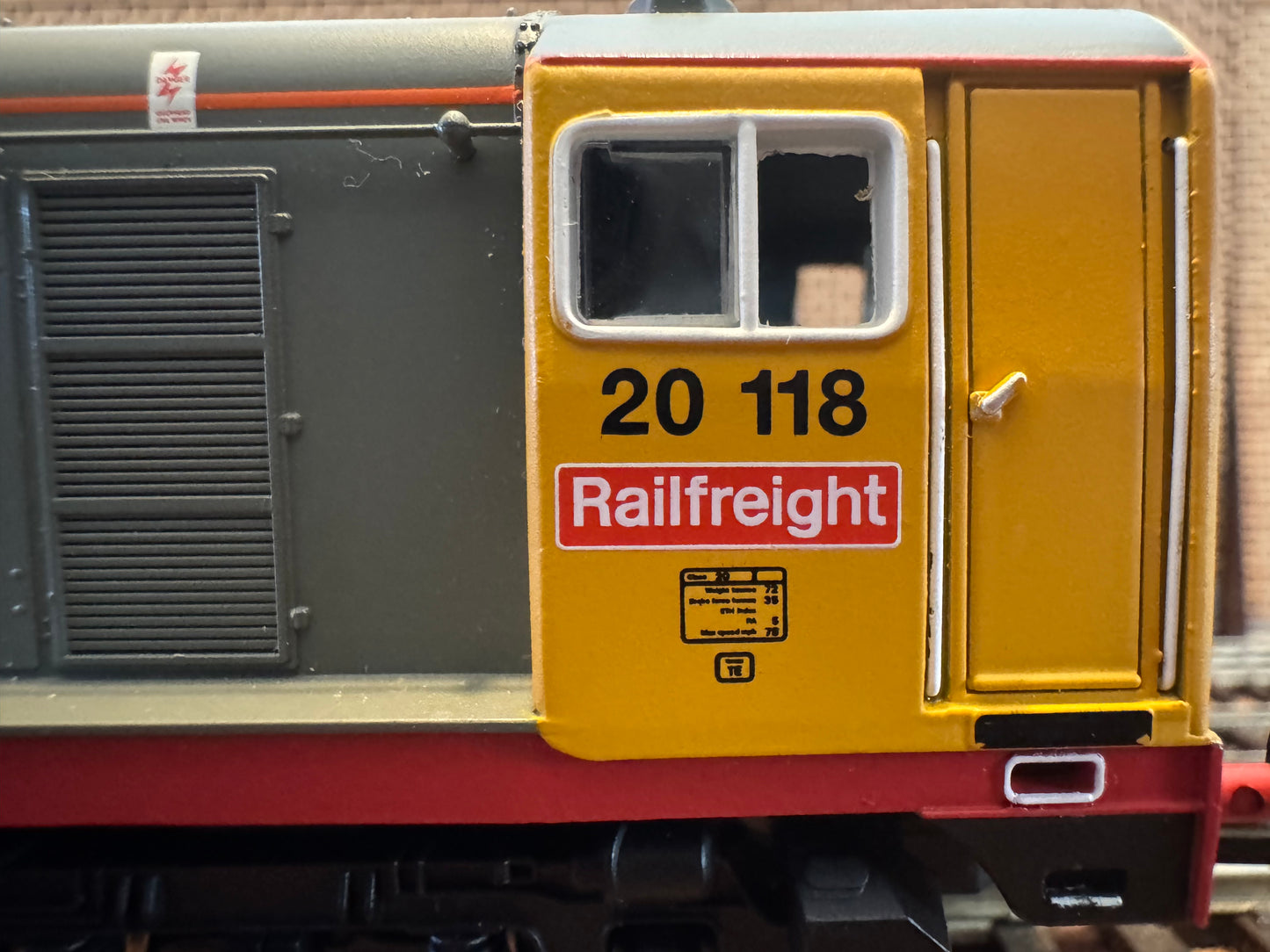 Hornby R2760 (OO) British Railways Class 20, No.20118 in British Rail Railfreight Grey and Yellow. DCC fitted 