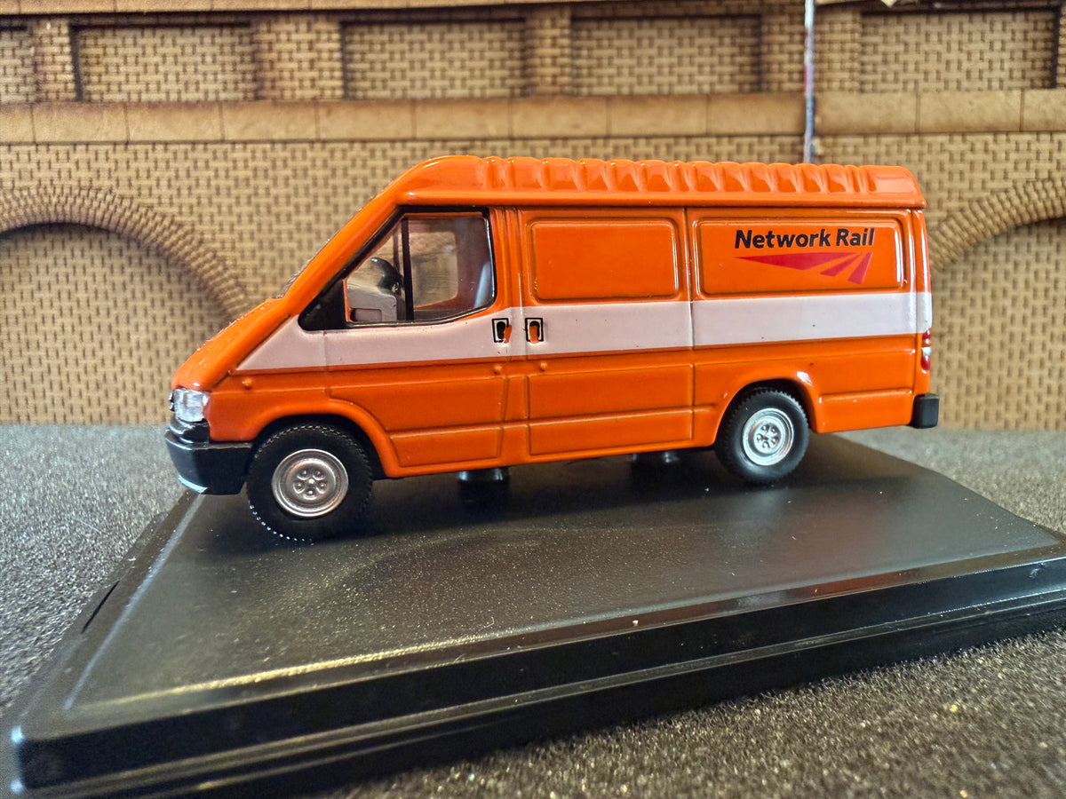 Oxford Diecast 76FT3007 (1:76 / OO) 1997 Ford Transit Mk3, Registration Number R140FEV in Network Rail Livery 