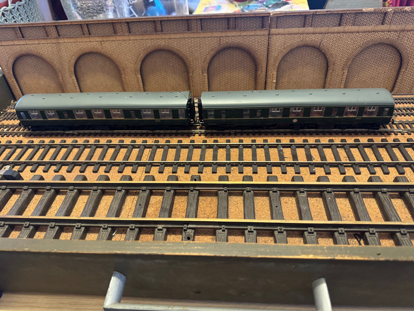 Bachmann 31-327 (OO) British Railways / Cravens Ltd, Diesel Multiple Unit [Class 105] Power & Trailer Car in BR Green with half yellow ends. DCC Fitted 