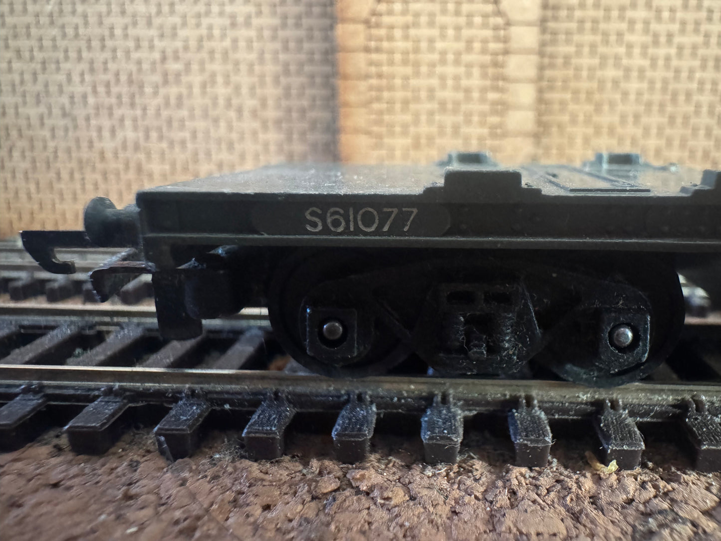 Tri-ang T.173 (TT) British Railways Bogie Well Wagon No.S61077 in BR Grey 
