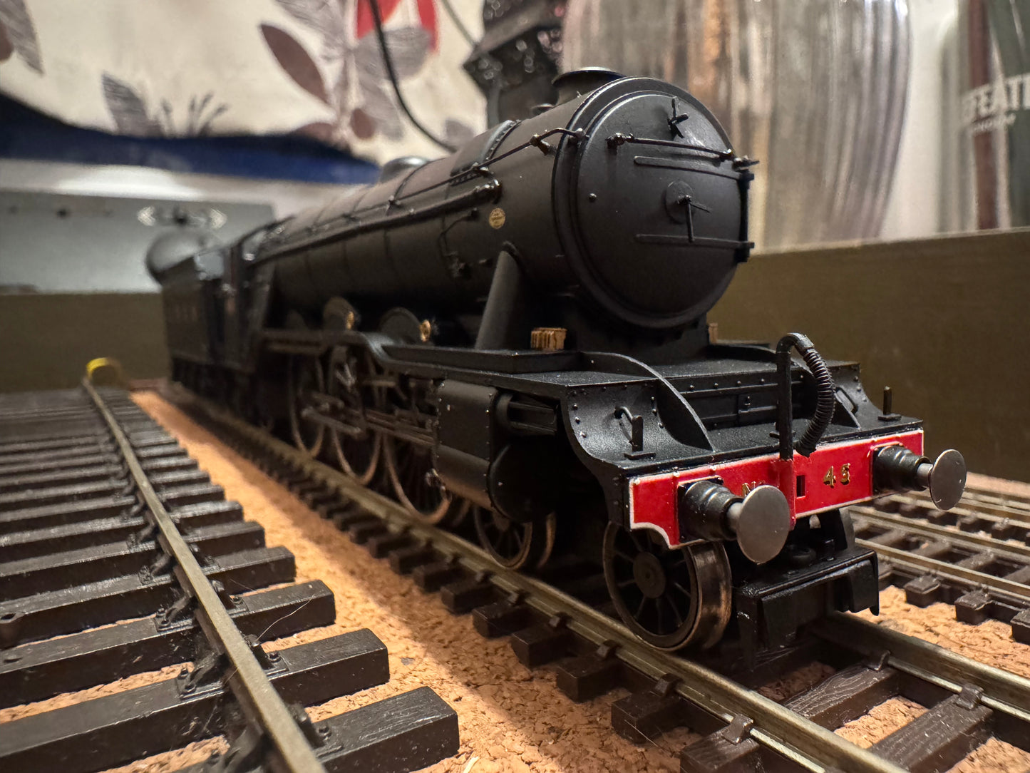 Hornby R30087 (OO) London North Eastern Railway A3 No.45 “Lemberg” in Post War LNER unlined black with Great Northern Railway Tender DCC Ready.