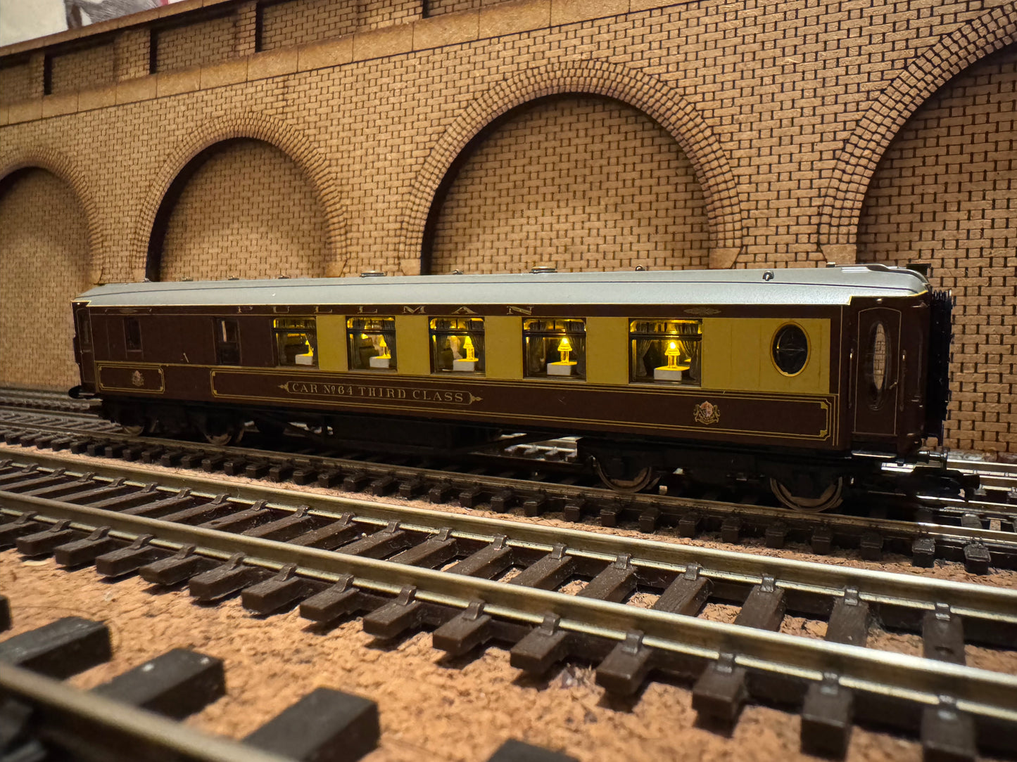 Hornby TT1001AM (TT120) The Scotsman, Starter Set. DCC Ready 