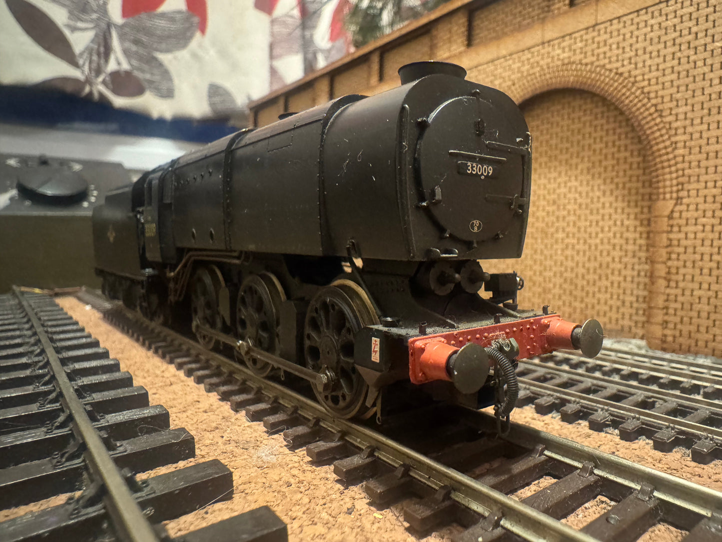 Hornby R2344 (OO) Ex SR Q1 No.33009 in Weathered British Railways Black. (Shed Code 70B, Feltham Depot. DCC fitted 
