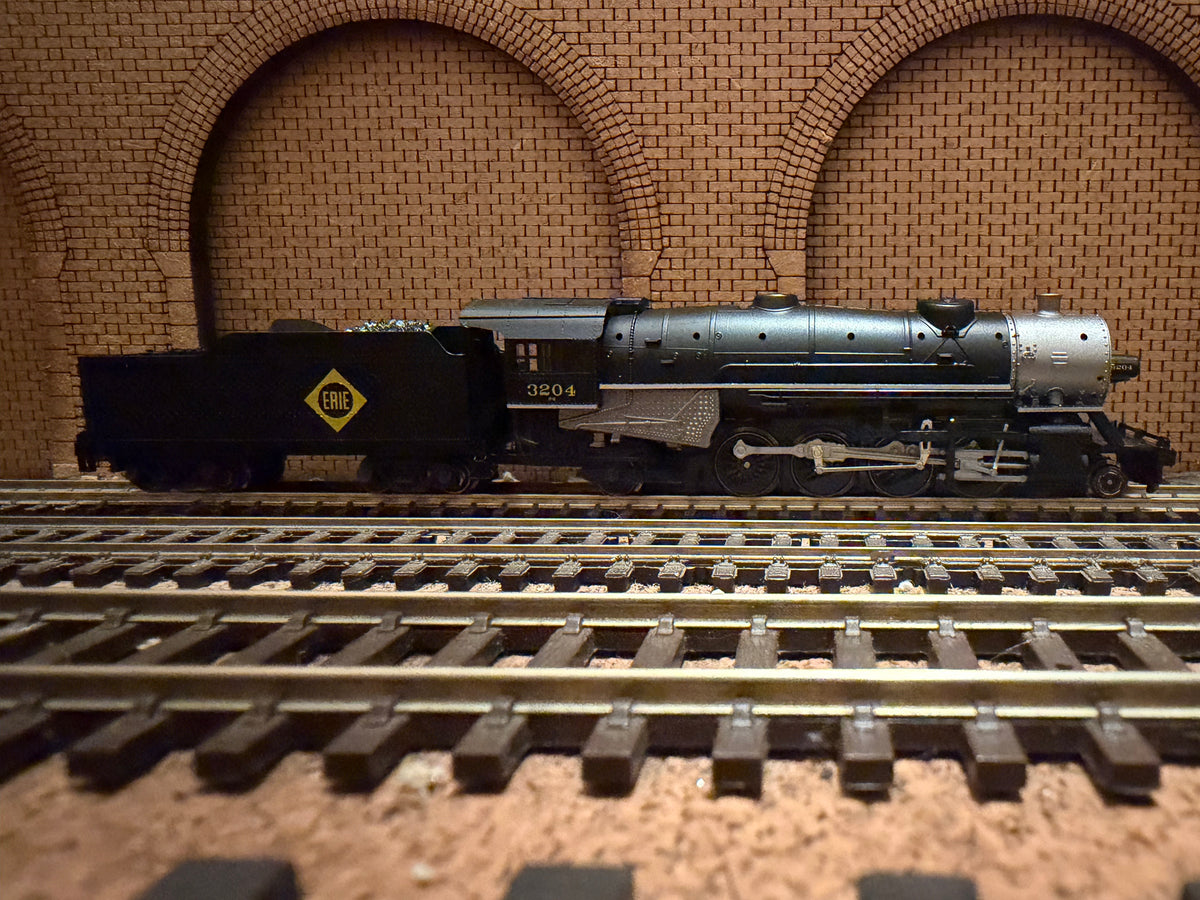 Kato 126-0202 (N Scale) United States Railroad Administration, Heavy Mikado No.3204 in Erie Railroad Livery 