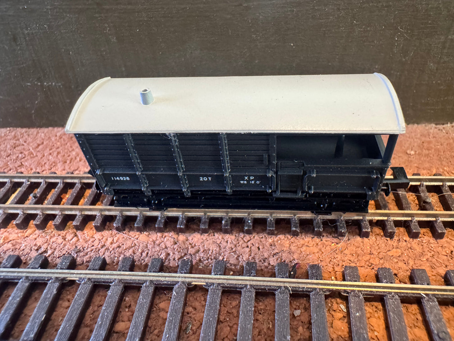 Graham Farish 3105 (N Gauge) Ex GWR ‘Toad’ 20T Brake Van No.114926 in BR Grey 