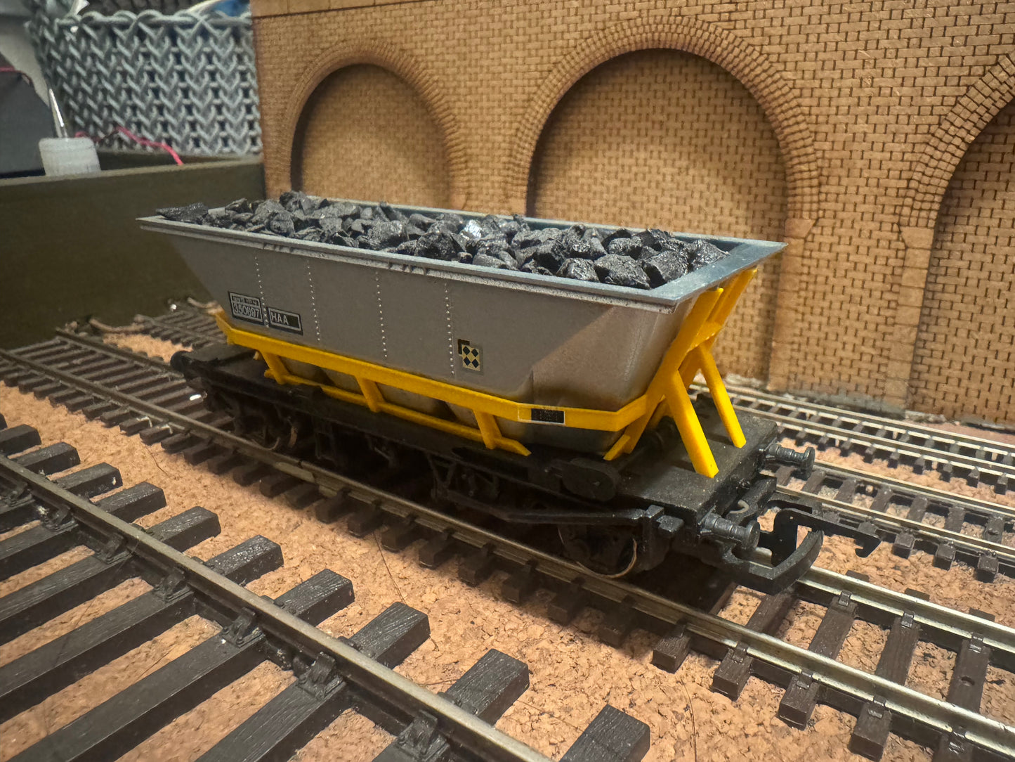 Hornby R.033 (OO) British Rail, Merry-Go-Round HHA Hopper Wagon No.350897 in BR Railfreight Coal Sector livery with real coal load. 