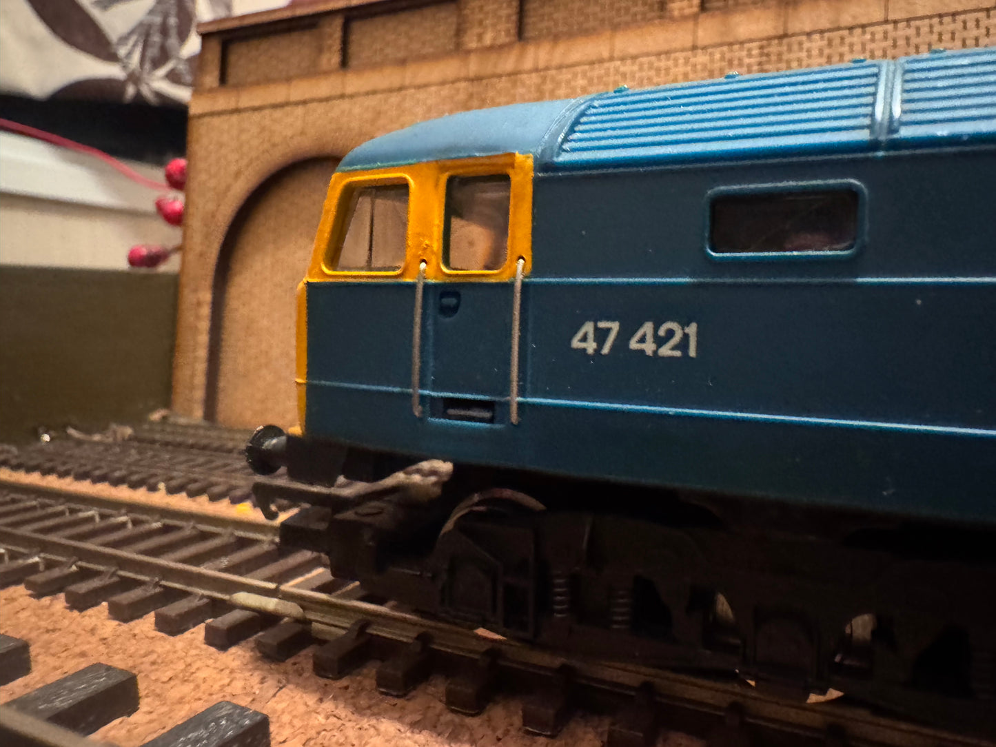 Hornby R075 (OO) British Railways Class 47/4 No.47421 in British Rail Blue with Head Code Box. DCC Fitted 