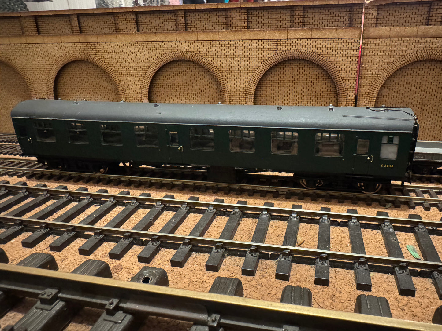 Bachmann 39-053F (OO) British Railways MK1 Second Open No.S3848 in BR Southern Region Green.