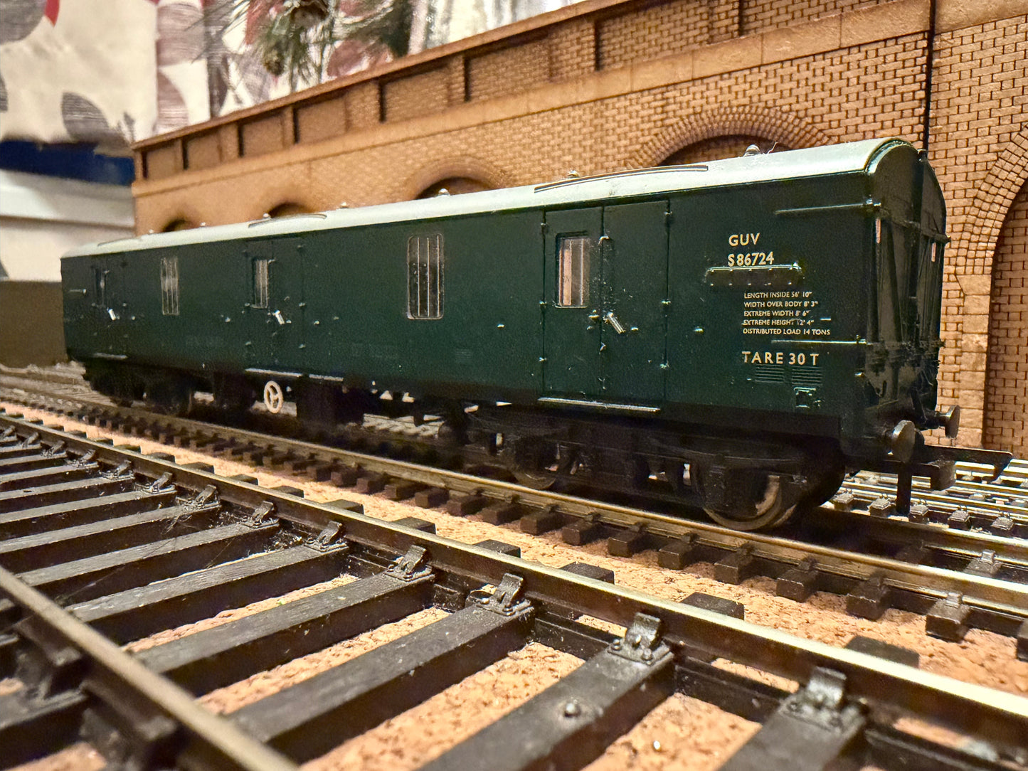 Bachmann 39-273 (OO) British Railways, MK1 General Use Vehicle No.S86724 in BR Southern Region Green. 