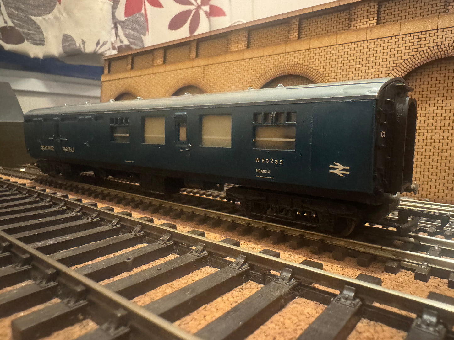 Hornby R746 (OO) Ex LNER Thompson Brake 3rd, conversion to NEA(DH) Van in BR express parcels livery. 
