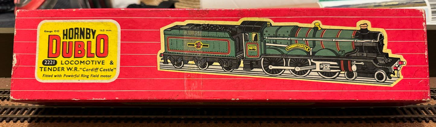 Hornby Dublo [2 Rail] (OO) Ex GWR, 4073 ‘Castle Class’ No.4075 “Cardiff Castle” in Lined British Railways Green.