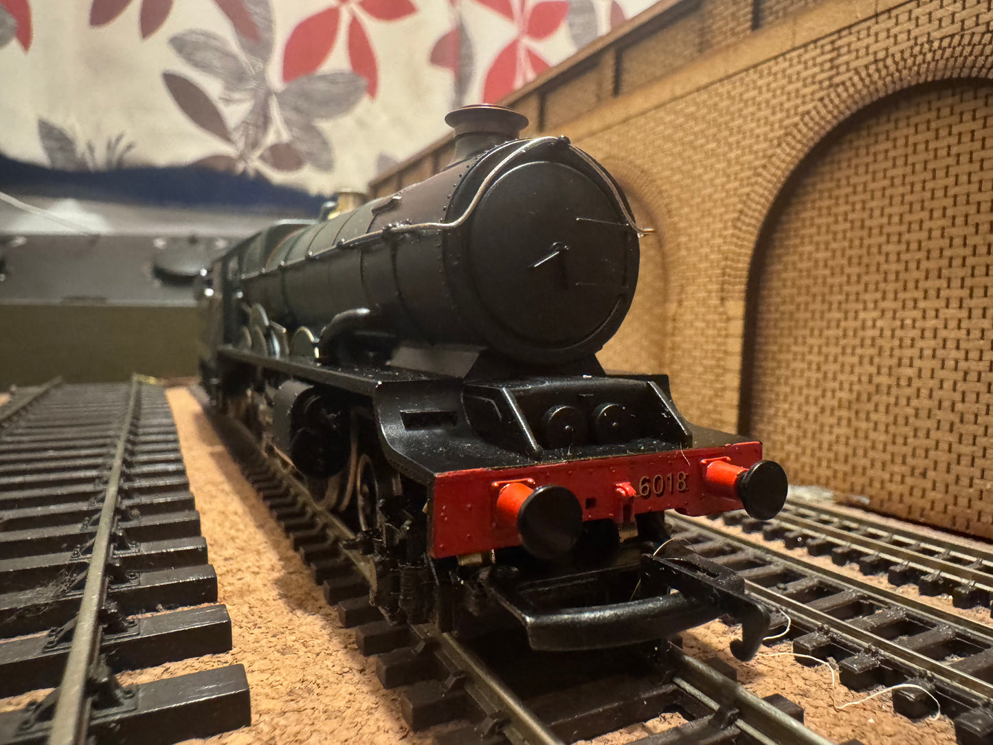 Hornby / Royal Doulton R650 (OO) ‘Regal Power’ Special Edition Collectors Set 