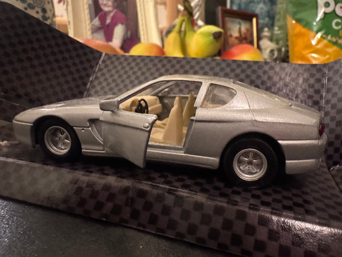 Maisto / Shell (1:39) Ferrari 456GT in Silver. 