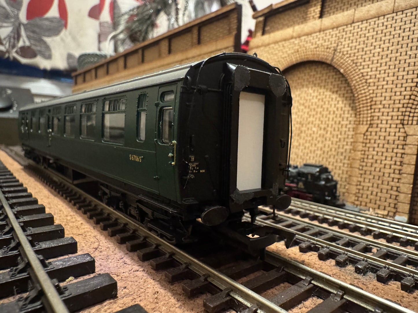 Bachmann 34-800 (OO) Ex SR, ‘Bulleid 10 Vent’ 63ft Brake Composite No.S6706S in British Railways Southern Region Green. Coaches set 69. 