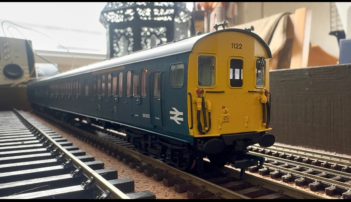Bachmann 31-238ZDS (OO) British Railways, Class 205 2-H ‘Thumper’ DEMU No.1122 in Pre TOPS British Rail Blue. DCC Sound Fitted 