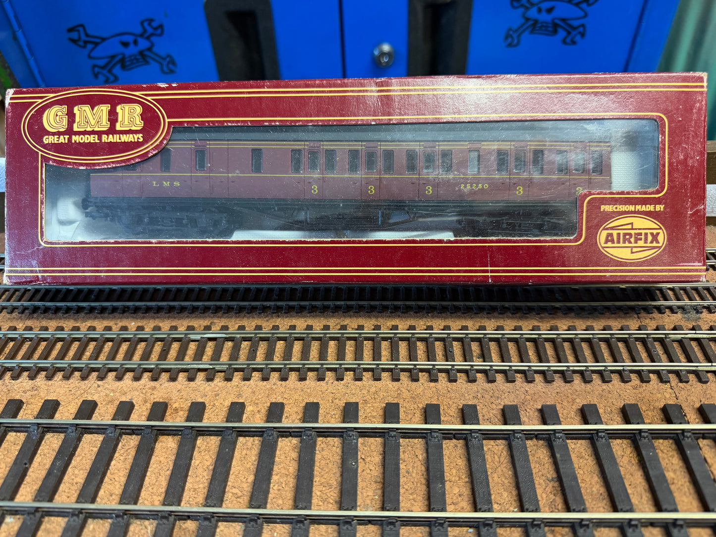 AirFix GMR 54253-9 (OO) London Midland & Scottish Railway, 57Ft Non Corridor Lavatory Brake Third Suburban No.25250 in LMS Maroon.