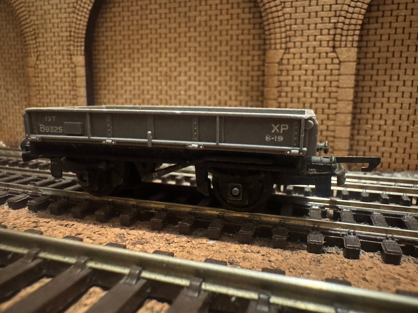 Tri-ang T172 (TT) British Railways 13T Low-side wagon No.B9325 in BR Grey 