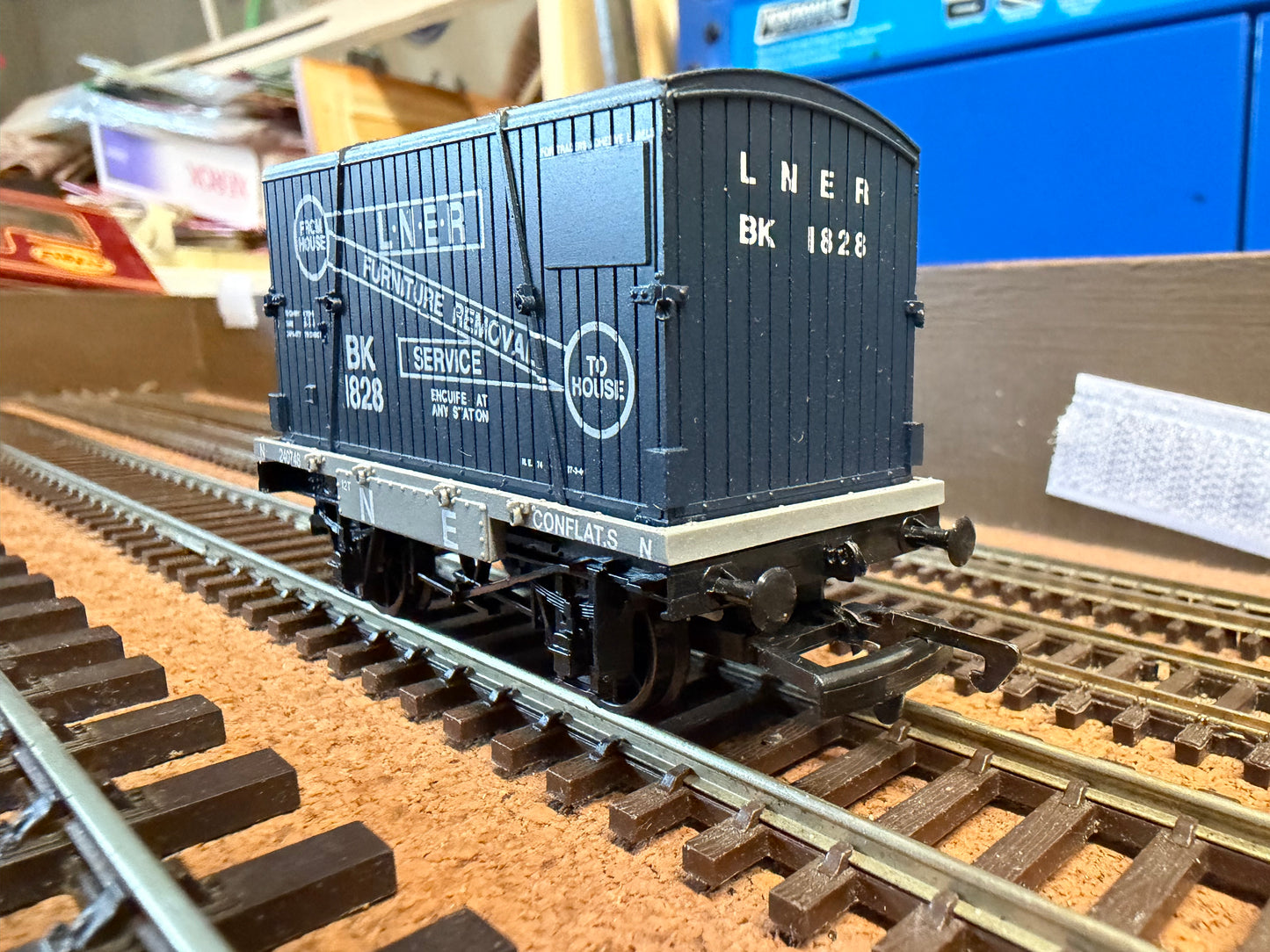 Dapol B121 (OO) London North Eastern Railway Conflat Wagon No.240748 and Container No.BK1828 