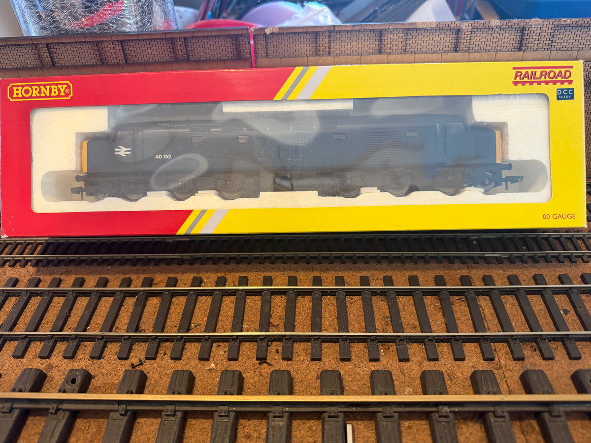 Hornby Railroad R2938 (OO) British Railways, Class 40 No.40152 in British Rail Blue. DCC Ready