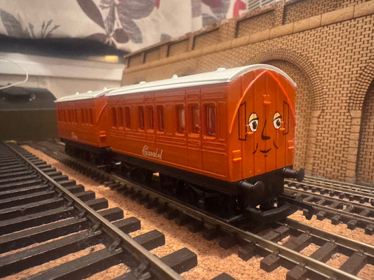 Hornby Thomas & Friends R9293 (OO) Annie and Clarabel 