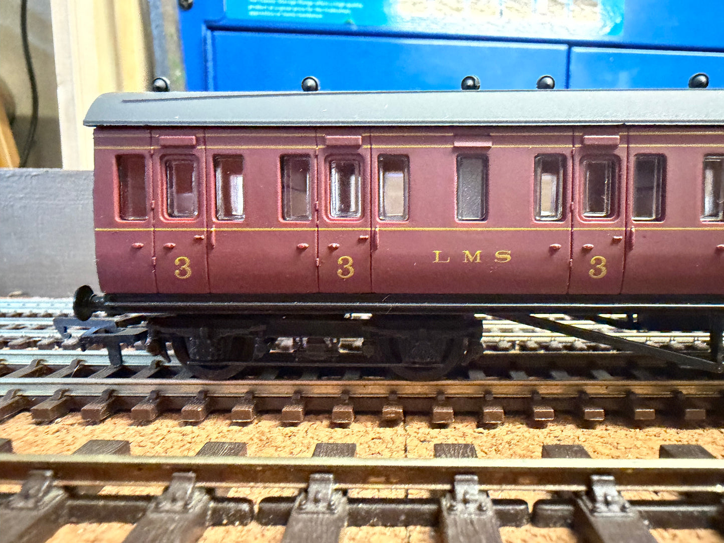 AirFix GMR 54253-9 (OO) London Midland & Scottish Railway, 57Ft Non Corridor Lavatory Brake Third Suburban No.25250 in LMS Maroon.