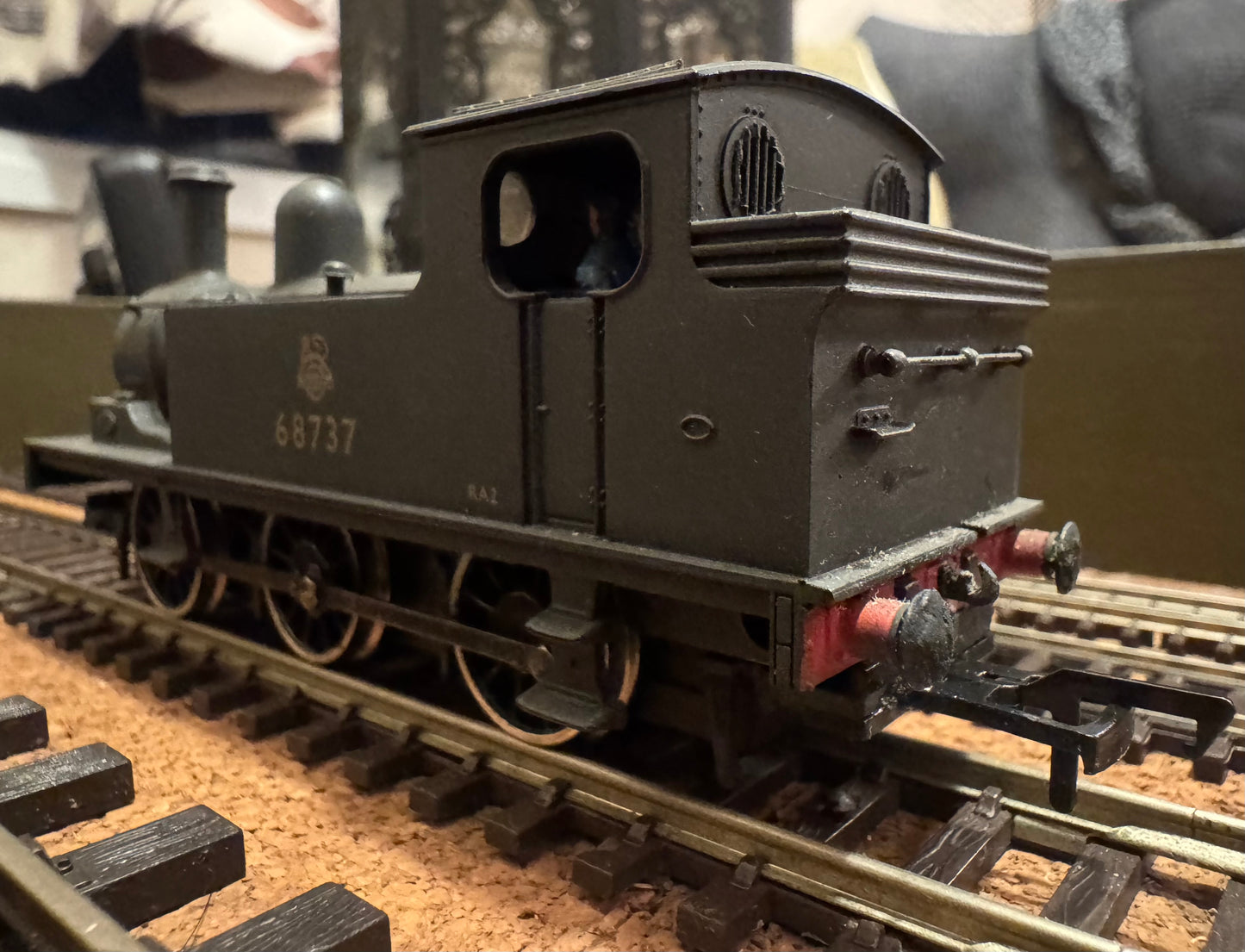 Bachmann 31-055A (OO) Ex NER / LNER Class J72, No.68737 In Weathered British Railways Unlined Black. 