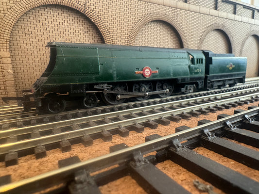 Tri-ang T.93 / T.94 (TT) Ex SR, Un-rebuilt Merchant Navy No.35028 “Clan Line” in British Railways Lined Passenger Green 