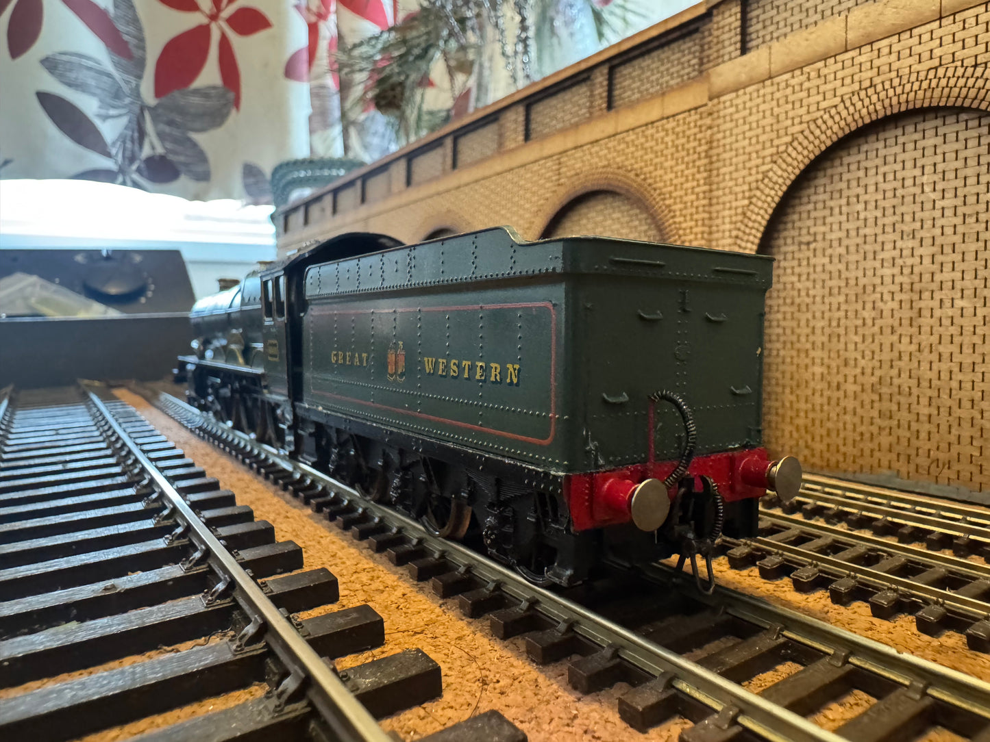 Lima L205103a (OO) Great Western Railway 60xx ‘King’ No.6000 “King George V” in GWR Lined Green and Bell. 
