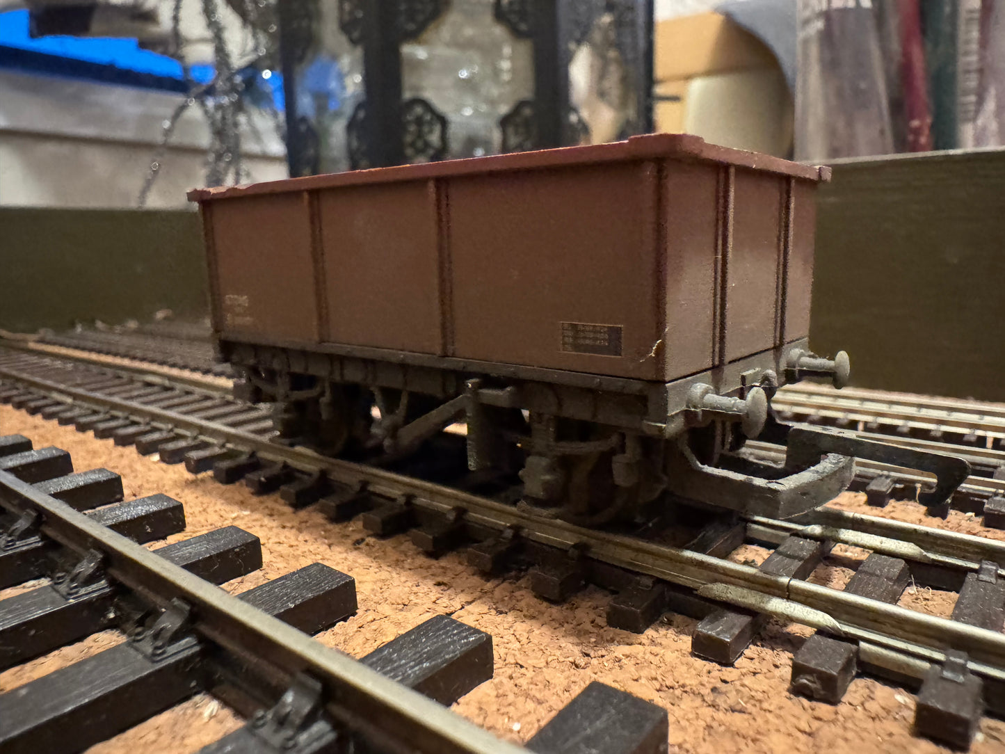 Hornby R.239 (OO) British Railways 26T Mineral Wagon (Stone) No.B388437 in Weathered BR Bauxite. 