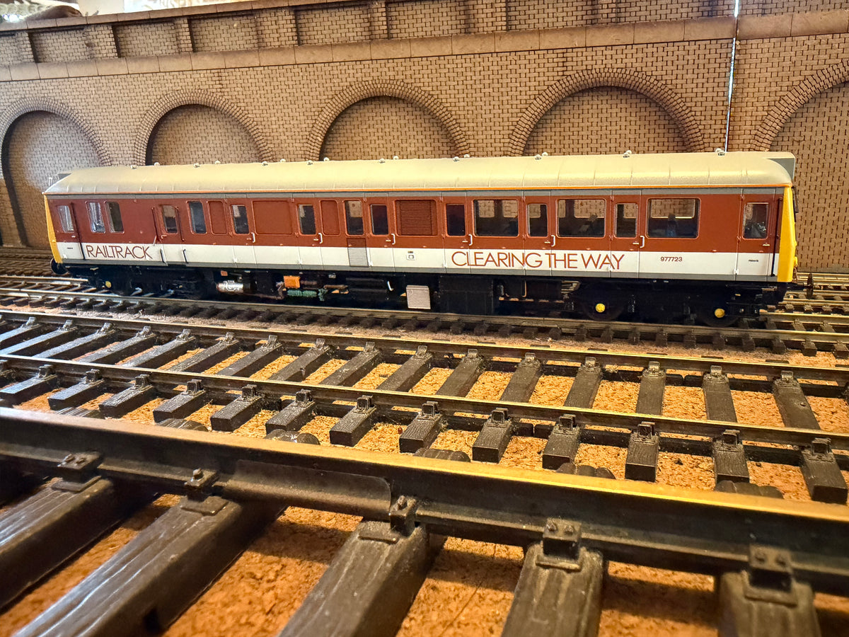Dapol 4D-009-009D (OO) Ex British Railways Class 121. Departmental Sandite & Route Learning Unit 960021 in Railtrack Livery. DCC Ready. (Working Project Model) 