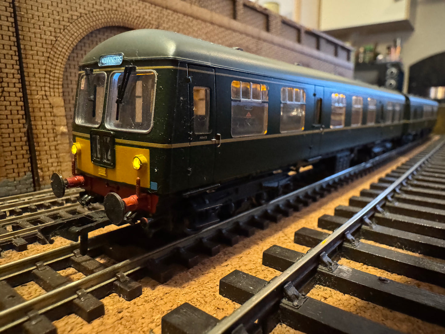 Bachmann 31-327 (OO) British Railways / Cravens Ltd, Diesel Multiple Unit [Class 105] Power & Trailer Car in BR Green with half yellow ends. DCC Fitted 